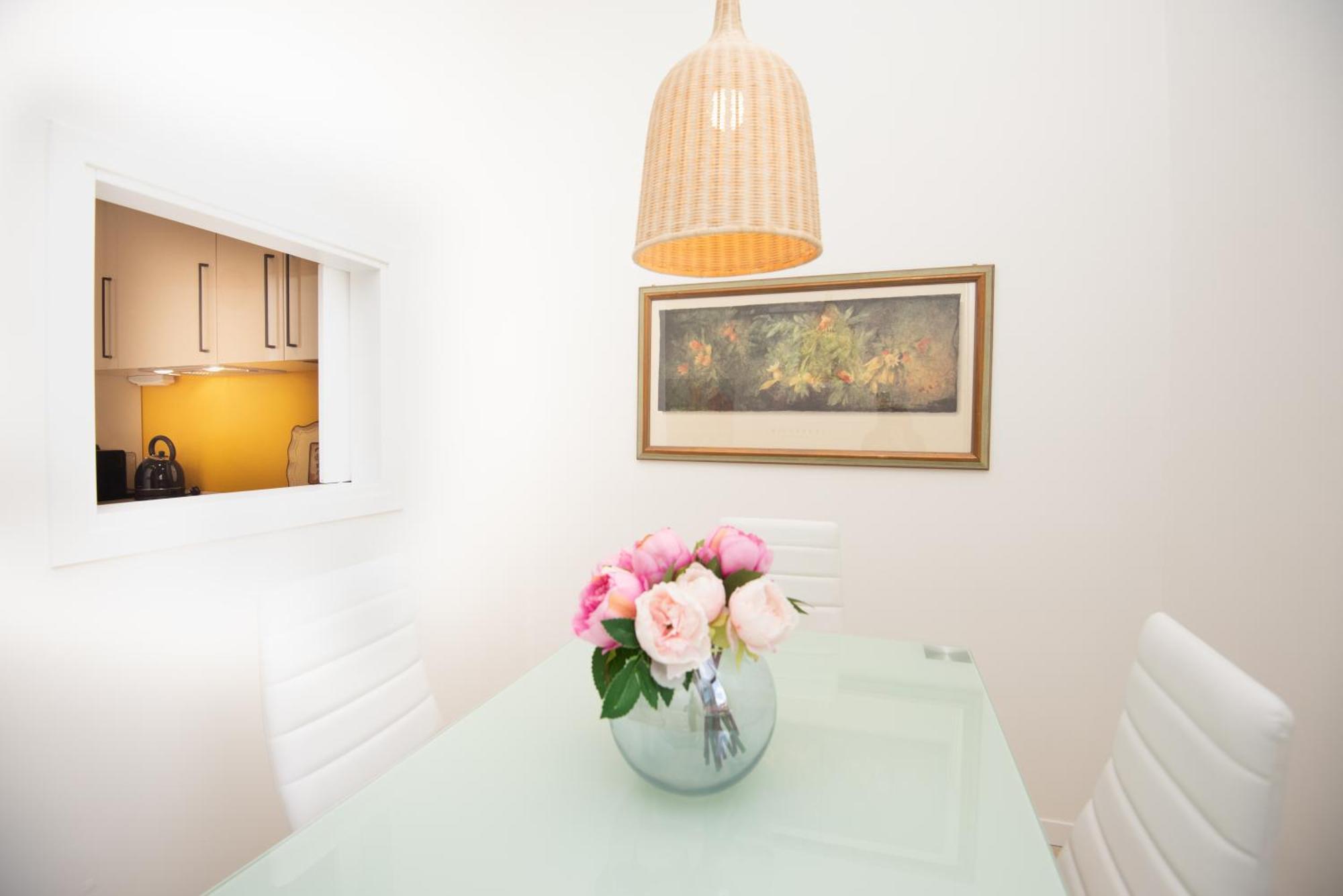 West Park Suite With Parking By Holiday Solutions Комо Экстерьер фото