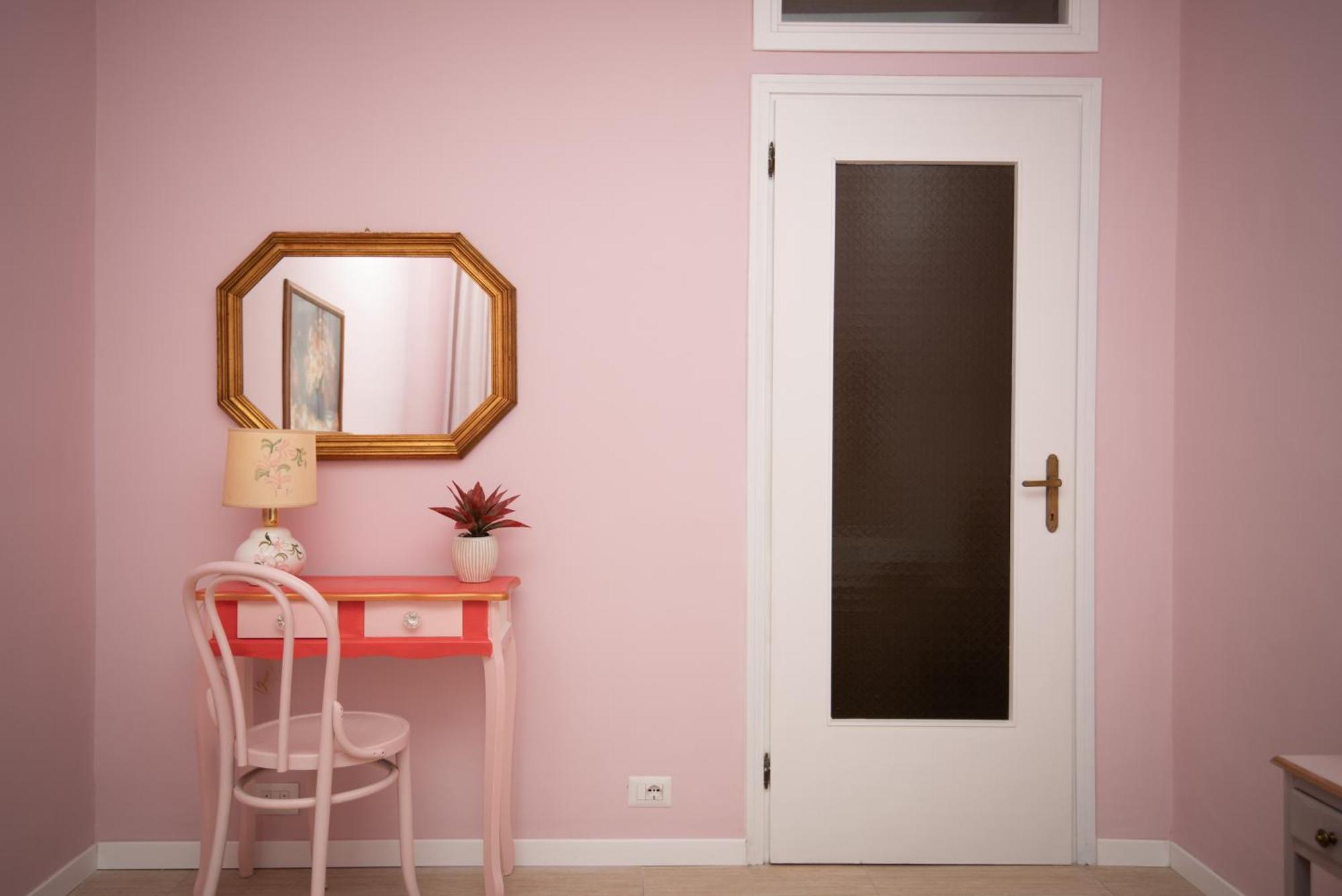 West Park Suite With Parking By Holiday Solutions Комо Экстерьер фото