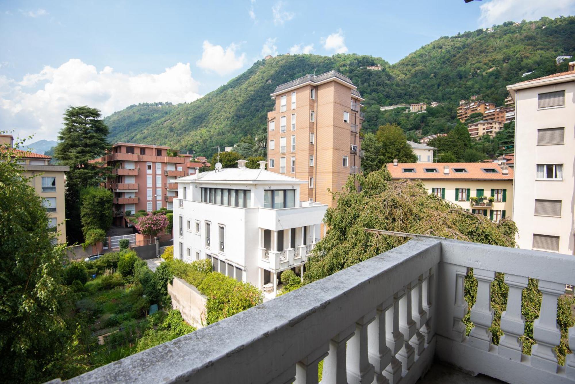 West Park Suite With Parking By Holiday Solutions Комо Экстерьер фото